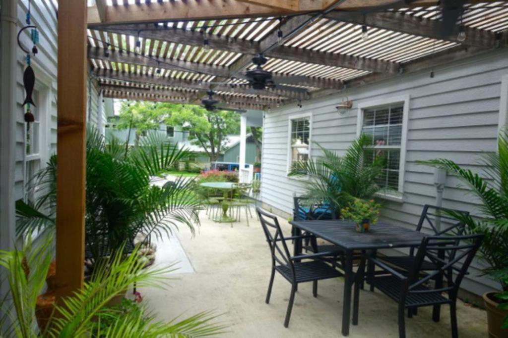 Comal Inn 新布朗费尔斯 外观 照片