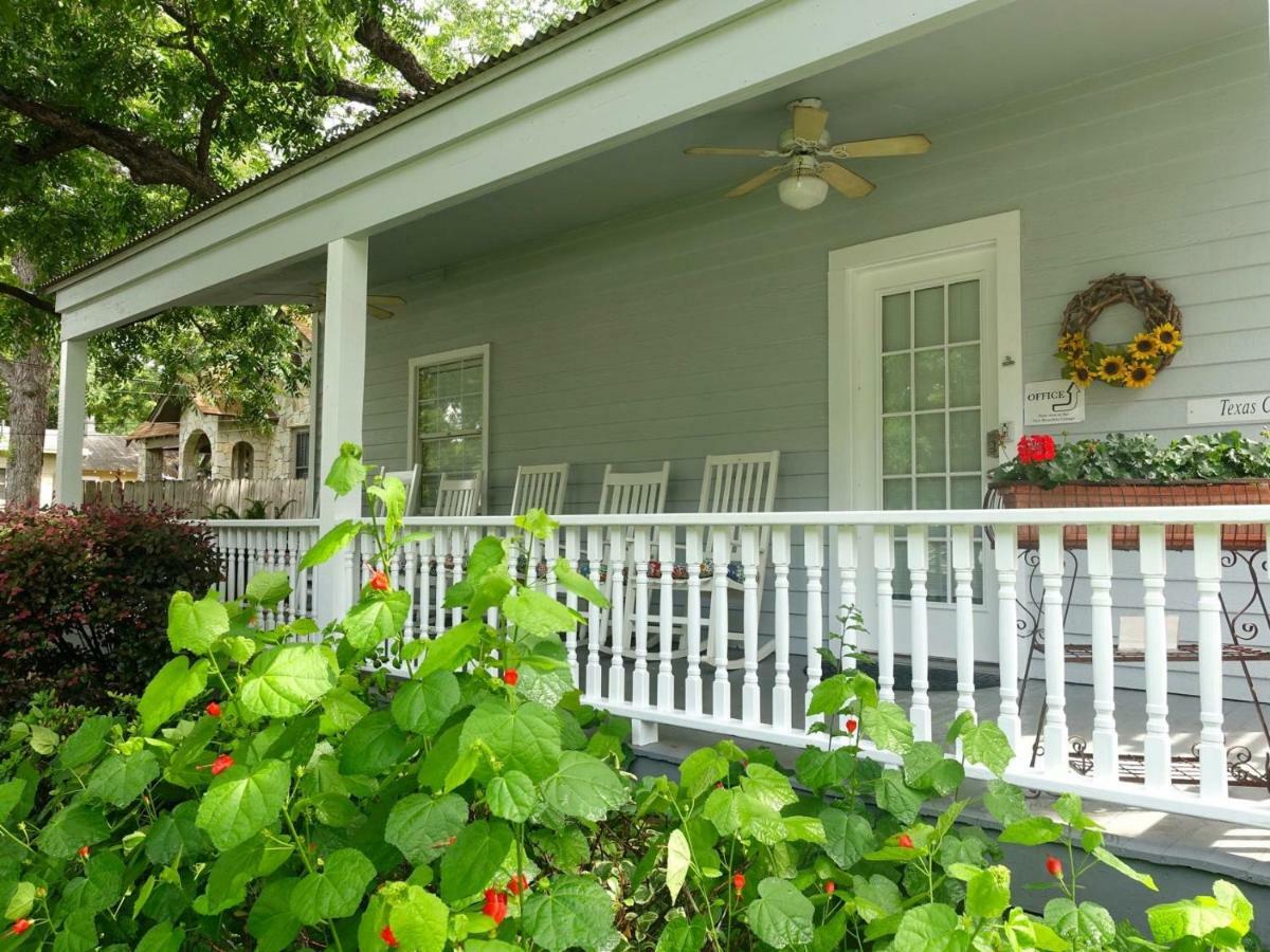 Comal Inn 新布朗费尔斯 外观 照片